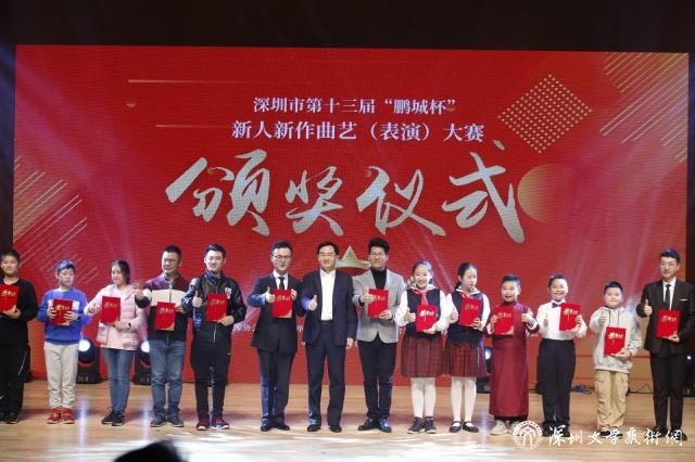 8李瑞琦為一等獎獲獎者頒獎.jpg
