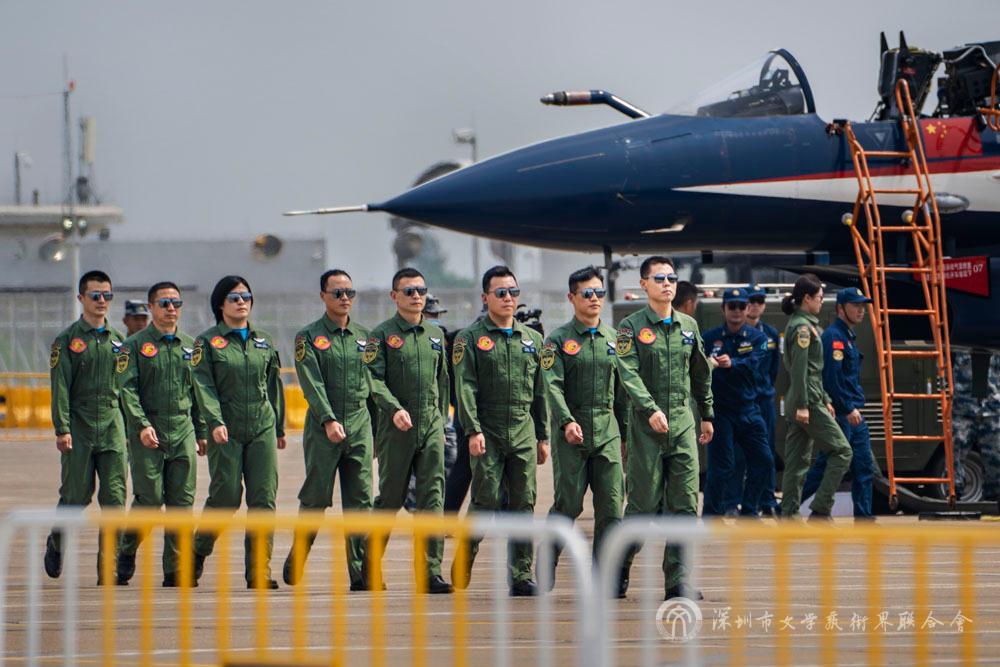 余肖廷+《鷹擊長空 (2)》+紀實類.jpg