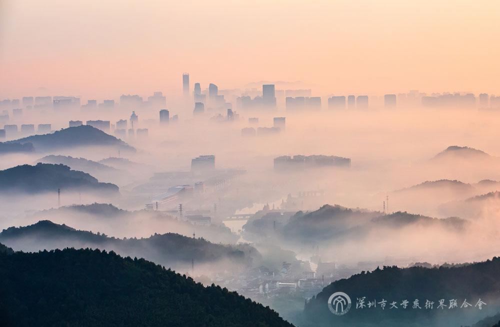 斯學(xué)欽《山城晨霧》紀錄類.jpg