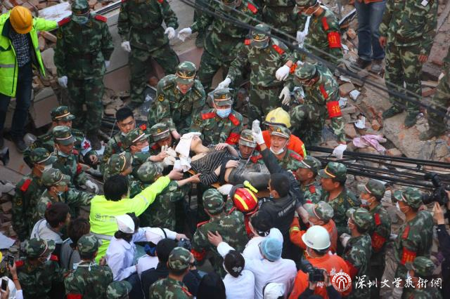 樓塌了-張培堅.jpg 樓塌了-張培堅.jpg