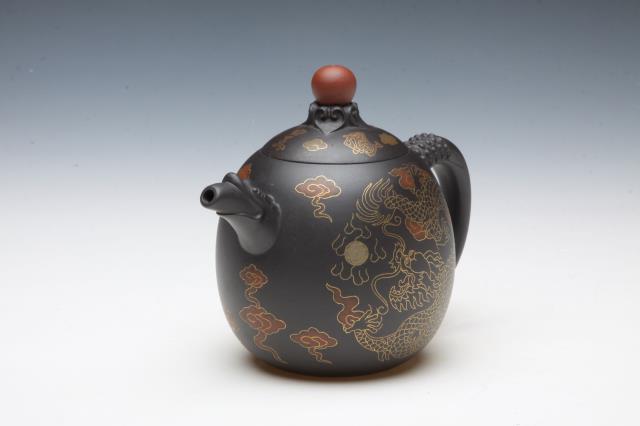陶藝 吳立軍《龍鳳呈祥壺》2.jpg
