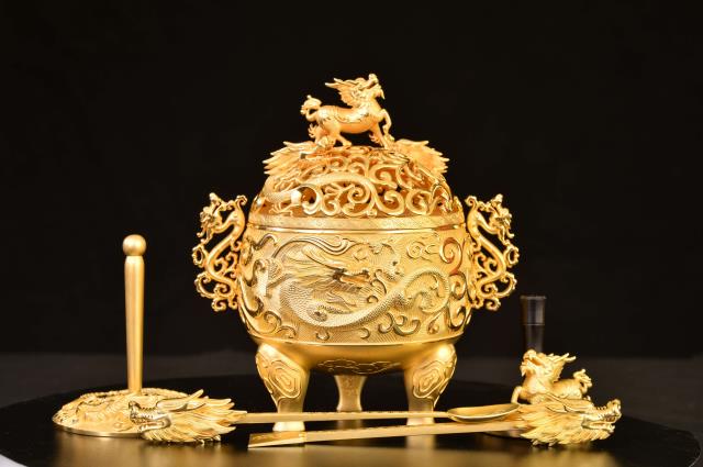 50金銀細工制作技藝 鄭耿堅《龍騰九州》.jpg