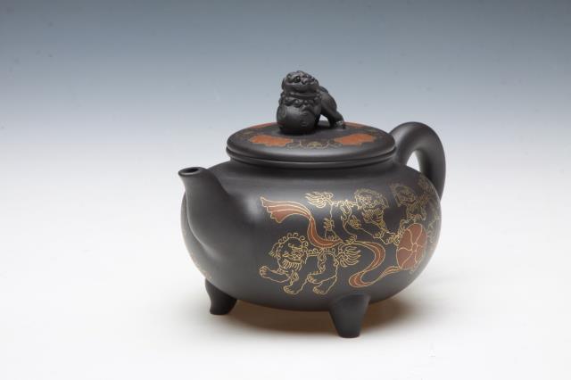 陶藝 吳立軍《舞獅迎春壺》2.jpg